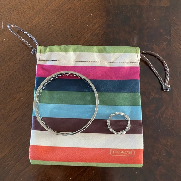 STUNNING RHINESTONE COACH BRACLET - Picture 2 of 6